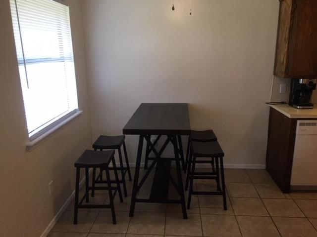 Fully Furnished Two Bedroom Apartment Lawton Buitenkant foto