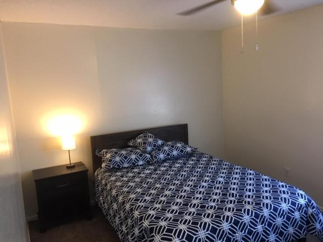 Fully Furnished Two Bedroom Apartment Lawton Buitenkant foto