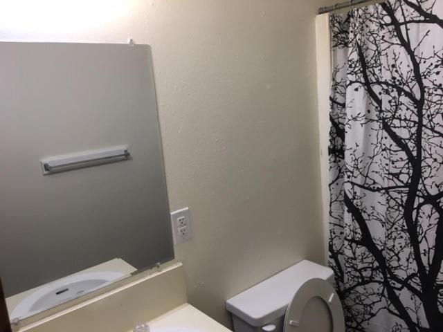 Fully Furnished Two Bedroom Apartment Lawton Buitenkant foto