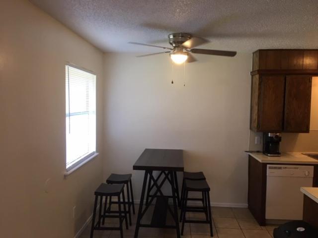 Fully Furnished Two Bedroom Apartment Lawton Buitenkant foto